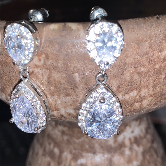 All the Sparkles- Earrings - Picture 2 of 2